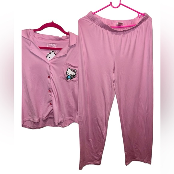 ‼️SOLD‼️NWT Women’s Hello Kitty 2- Piece Pajama set Size S - Picture 3 of 11